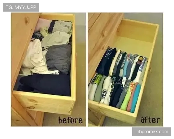 如果季丽萍开个生活Vlog，第一期就得是她的衣橱和我的穷困对视